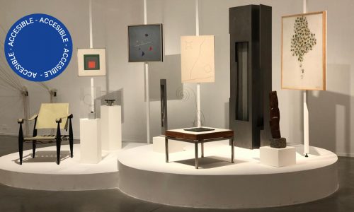 Imagen fotográfica de sala en la exhibición Vida abstracta donde se ven obras de la Colección Pirovano, patrimonio del Museo de Arte Moderno de Buenos Aires.